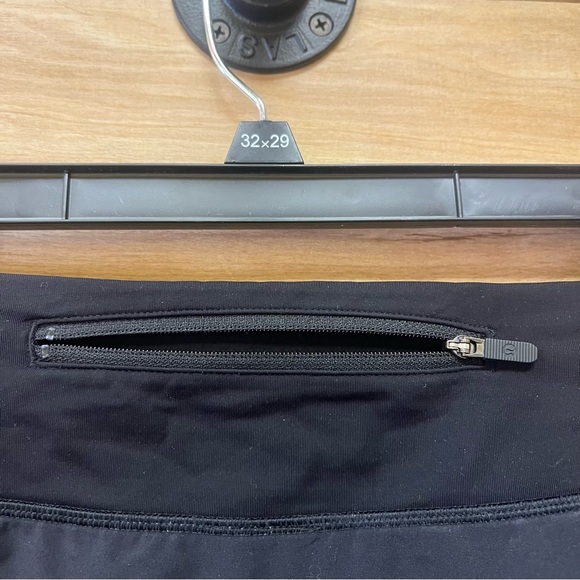 Lululemon Speed Up Low-Rise Lined Short 2.5" in black - Picture 7 of 8